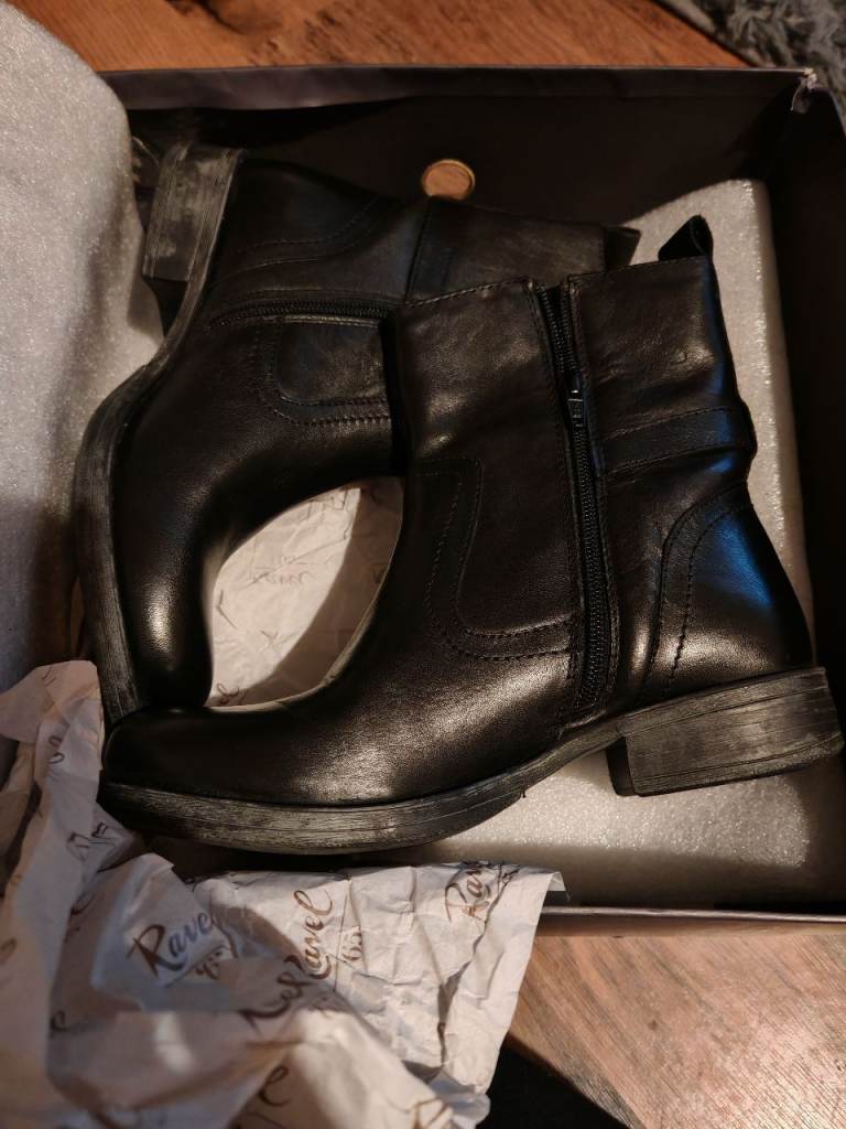 Leather biker boots ravel size 4 brand new 
