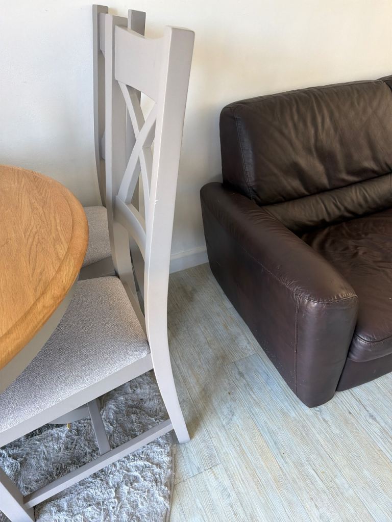 4 Dining chairs 