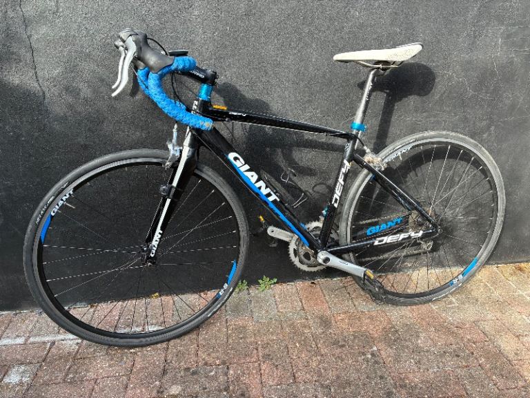 GIANT Defy Road Bike - Size Small - Good Condition