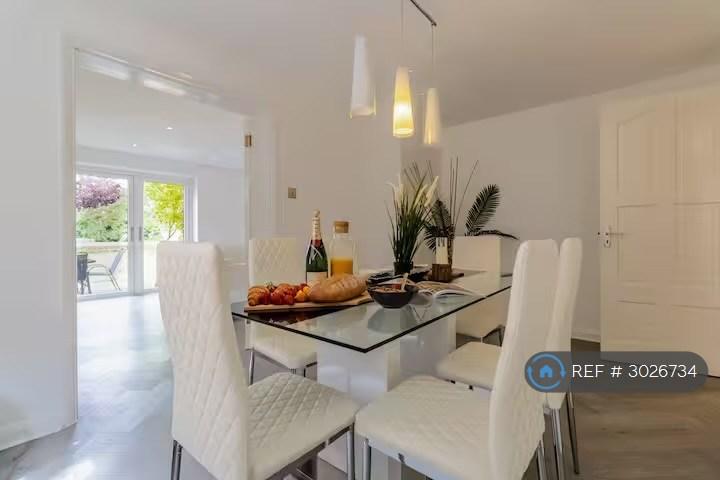 4 bedroom house in Buckingham Road, Milton Keynes, MK3 (4 bed) (#3026734)