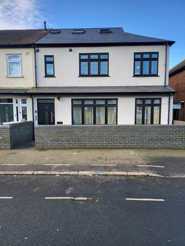 7 bedroom house in Exceptional 7-Bedroom HMO Investment Property for Sale â RM1 2SR