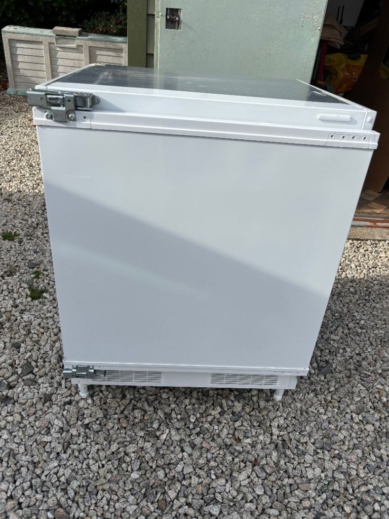 White Undercounter Fridge Freezer – As Good As New