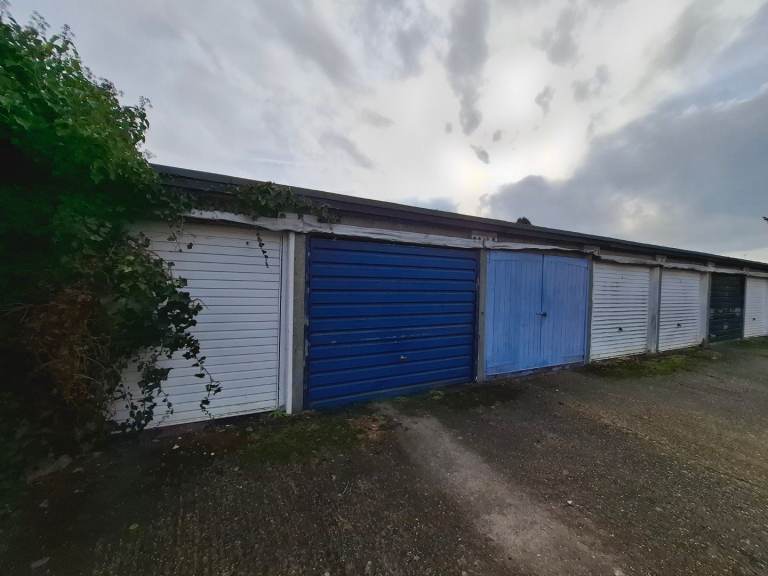 Garage/Parking/Storage to rent: Milestone Road, Hitchin, Herts, SG5 2TH