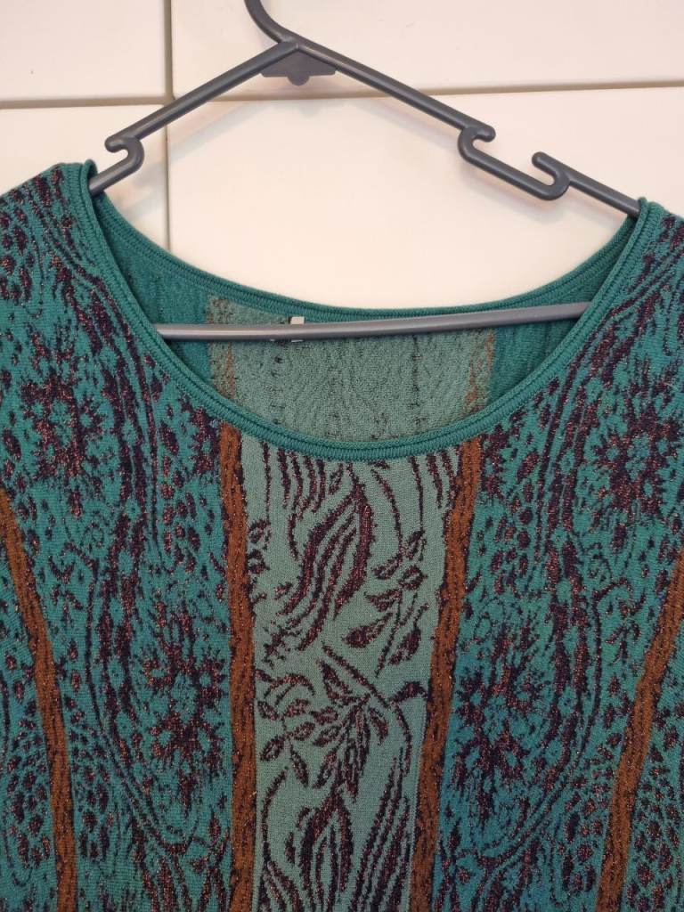 Peruvian Connection Women's floral cotton knit with metallic thread. Short sleeves. Size M. VGC