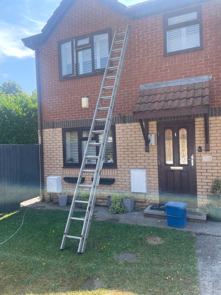 Aluminium Extension Ladder – Two Sections, Good Condition