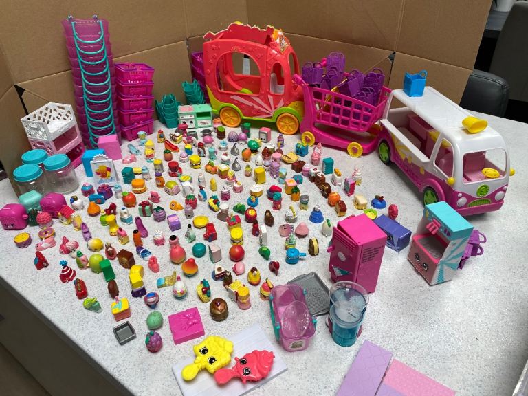 Huge selection of shopkins figures and accessories 
