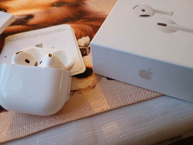 £75 airpods 4 apple original 