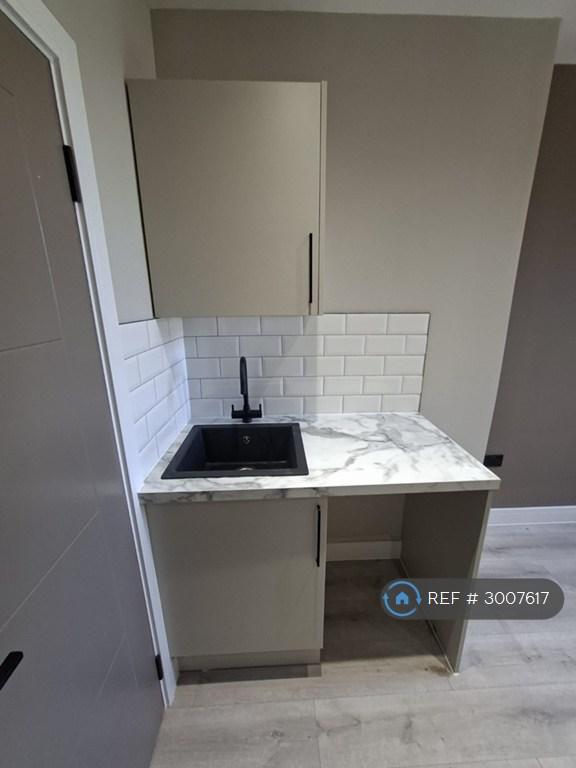 Studio flat in Uxbridge Road, London, W12 (#3007617)