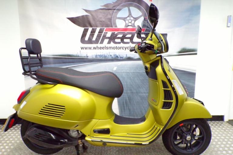 2023 PIAGGIO VESPA GTS 300 SUPERSPORT WITH ONLY 3058 MILES