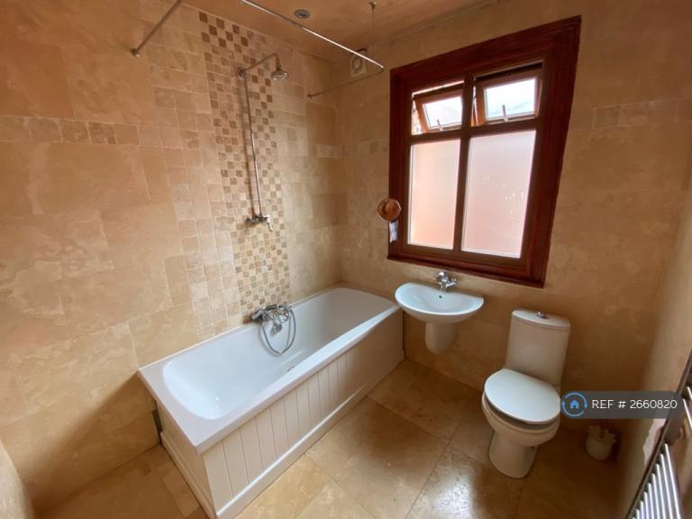 6 bedroom house in Daneshill Road, Leicester, LE3 (6 bed) (#2660820)