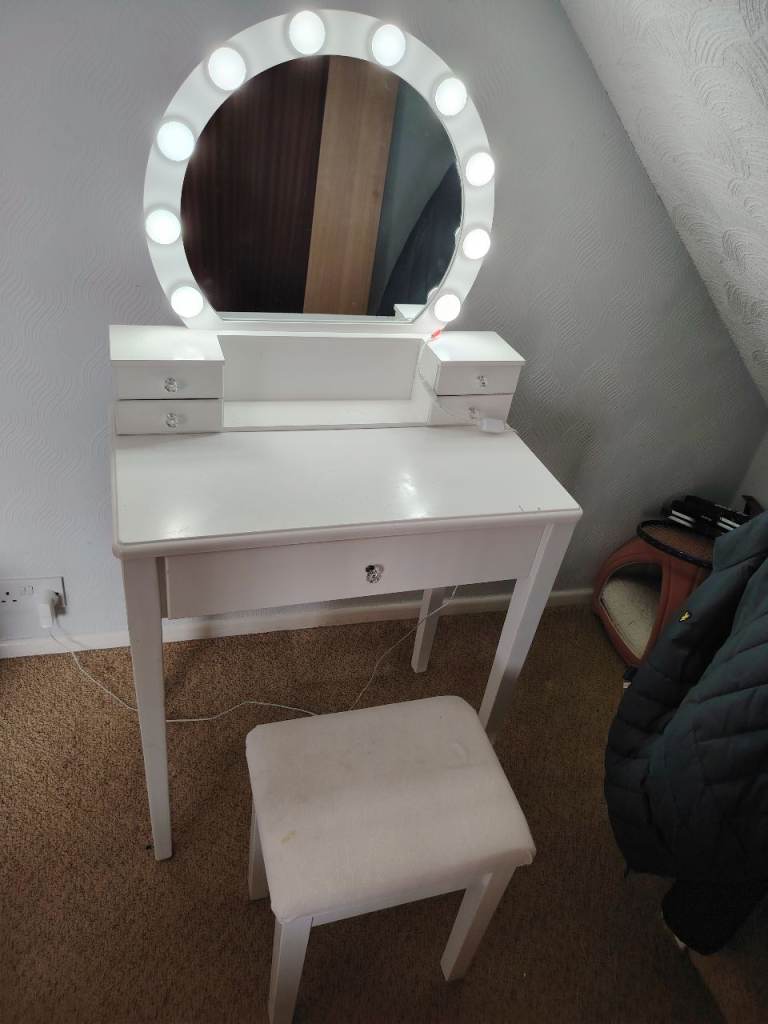 Make up table