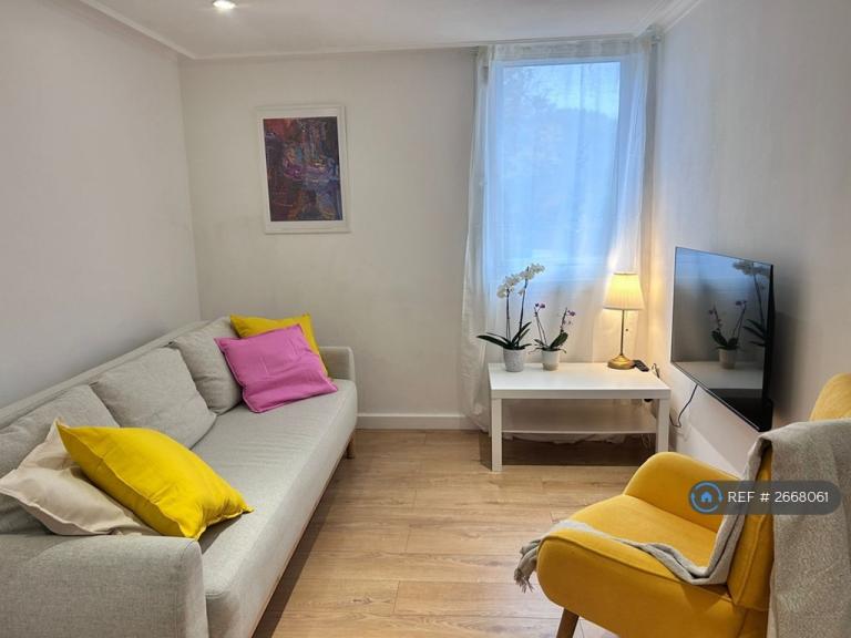 2 bedroom flat in Britten Close, London, NW11 (2 bed) (#2668061)