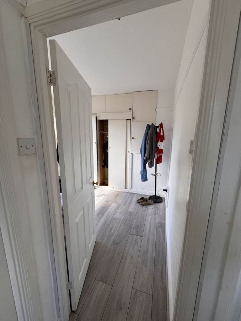 Double room available for 1 single person near Hainault Central line station