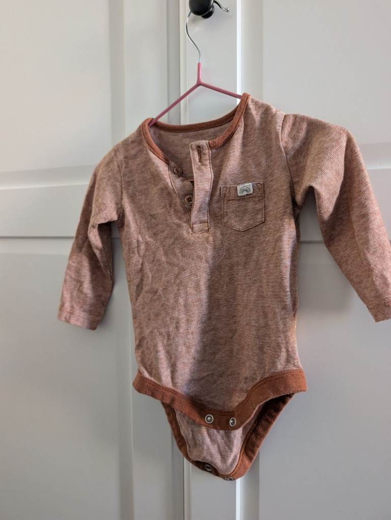 2 Baby Long Sleeve Bodysuits Good Condition 3-6 months