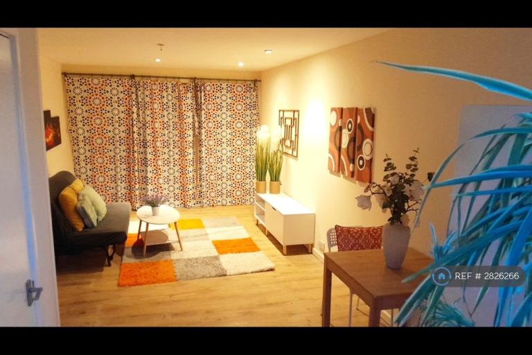 1 bedroom flat in Lower Strand, London, NW9 (1 bed) (#2826266)