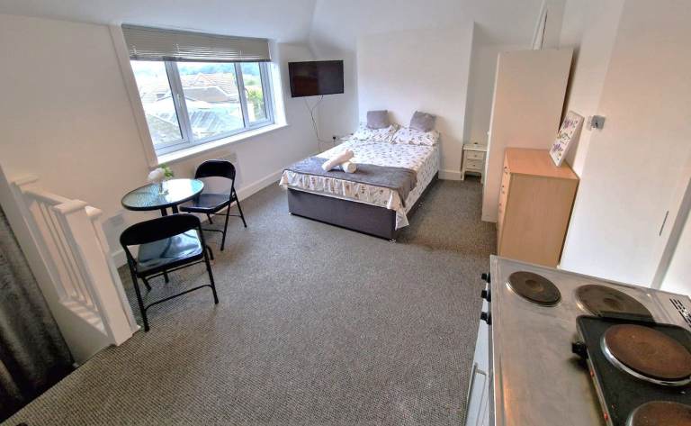 Studio Flat to let in the triangle area, near Bournemouth town centre