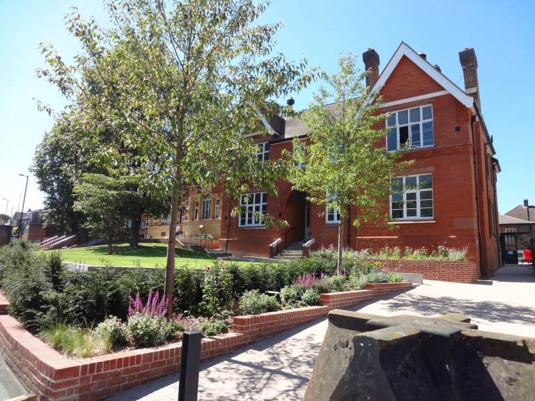 🎨HUGE ARTIST STUDIO Available in highly sought after Forest Hill creative community!
