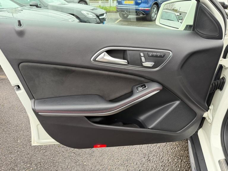 2017 Mercedes-Benz GLA GLA 220d 4Matic AMG Line Prem Plus 5dr Auto ESTATE DIESEL Automatic