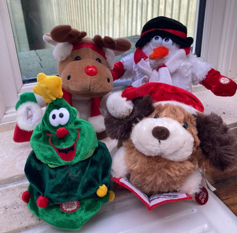 4 Christmas Xmas singing, moving Novelty Decorations Toys