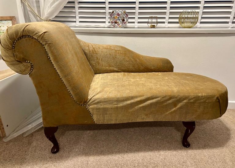 Small chaise lounge/chair