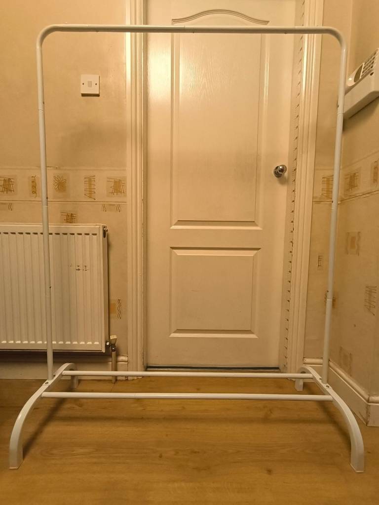 White Clothes rack / Clothes Rail