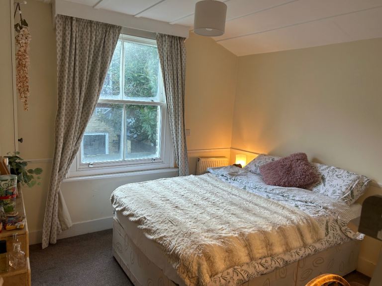 Lovely Double Room Centrally Located House