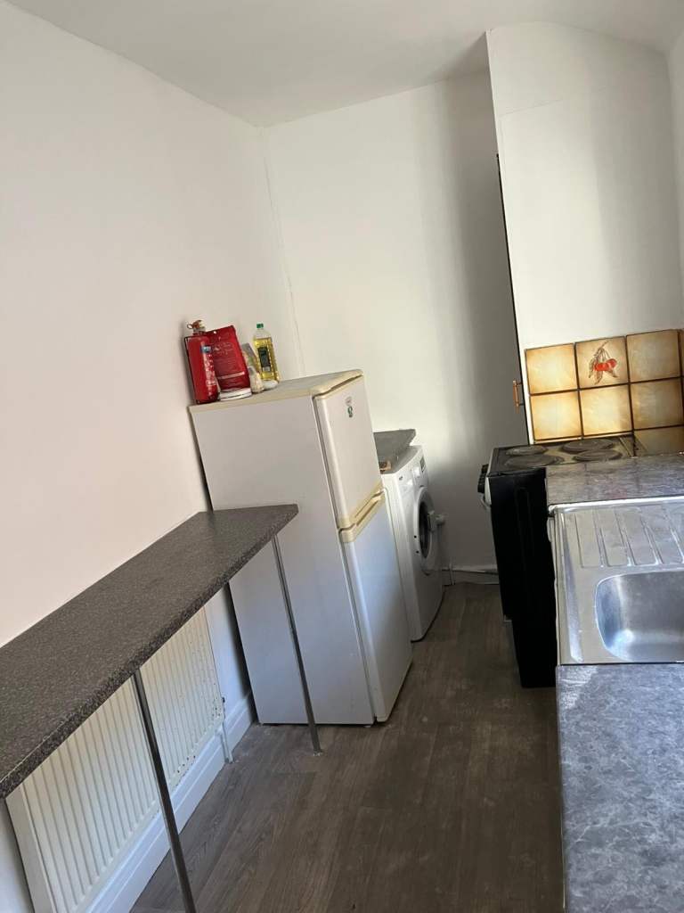 Good sized flat in Sherwood with 2 double bedrooms