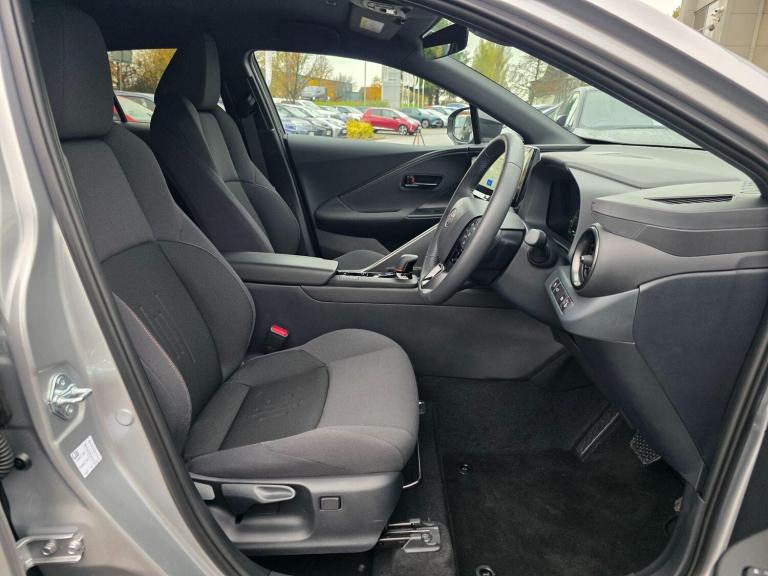 2025 Toyota C-HR 1.8 VVT-h Design SUV 5dr Petrol Hybrid CVT Euro 6 (s/s) (140 ps) HATCHBACK Petro...