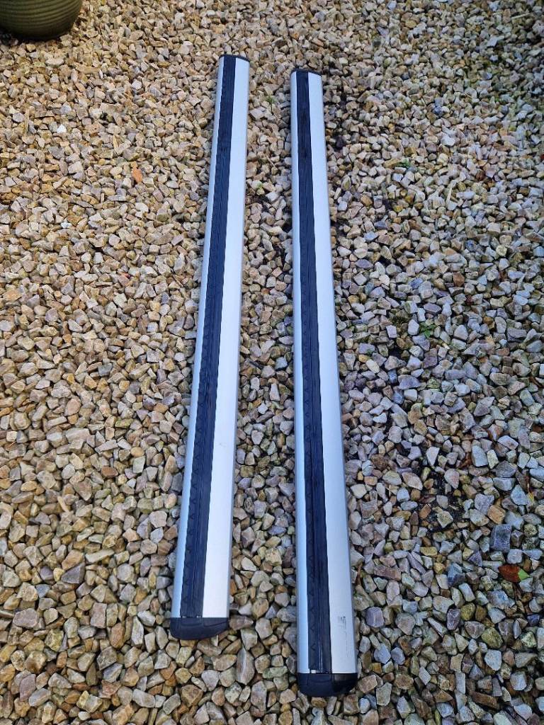 Thule WingBar Evo Roof Rail and Clamps
