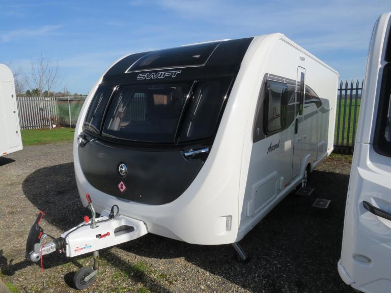 Swift Accord 880 Super Grande Island Bed with Air Conditioning