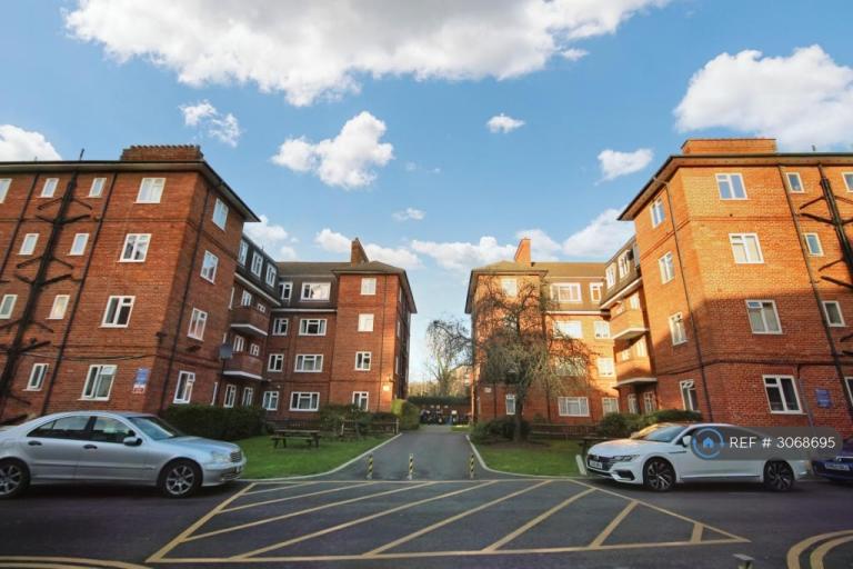 2 bedroom flat in North End Road, Wembley Park, HA9 (2 bed) (#3068695)