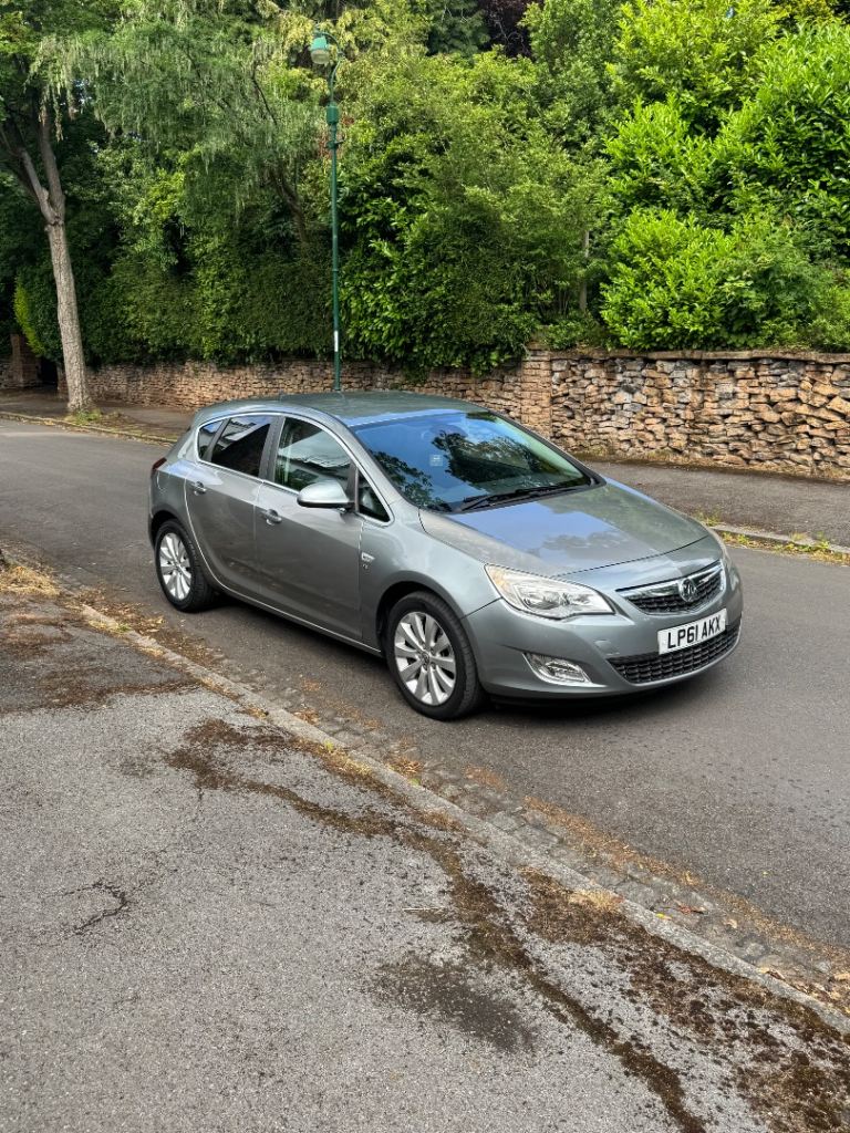 Vauxhall, ASTRA, Hatchback, 2011, Manual, 1956 (cc), 5 doors