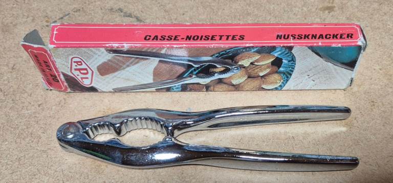 image for Retro Nut crackers