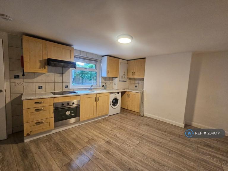 3 bedroom house in Herbert Road, London, SE18 (3 bed) (#2846171)
