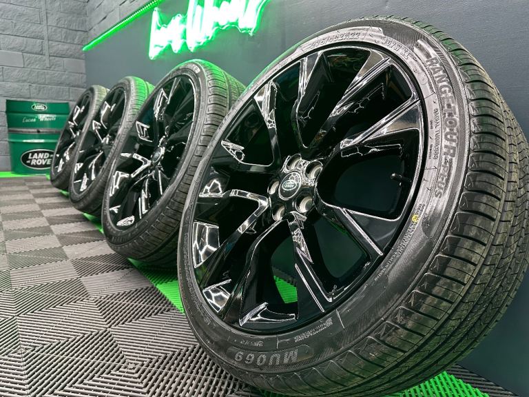 Genuine 22” Range Rover Sport / Discovery HST powdered black Alloy Wheels style 5086’s & NEW tyres!