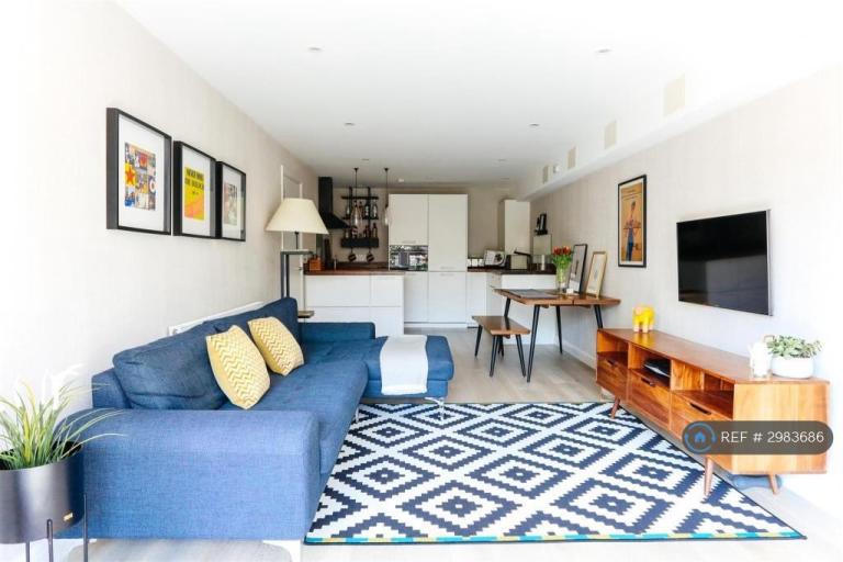 2 bedroom flat in Arcadia Avenue, London, N3 (2 bed) (#2983686)