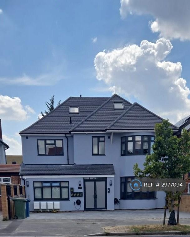 Studio flat in Whitchurch Lane, Edgware, HA8 (#2977094)