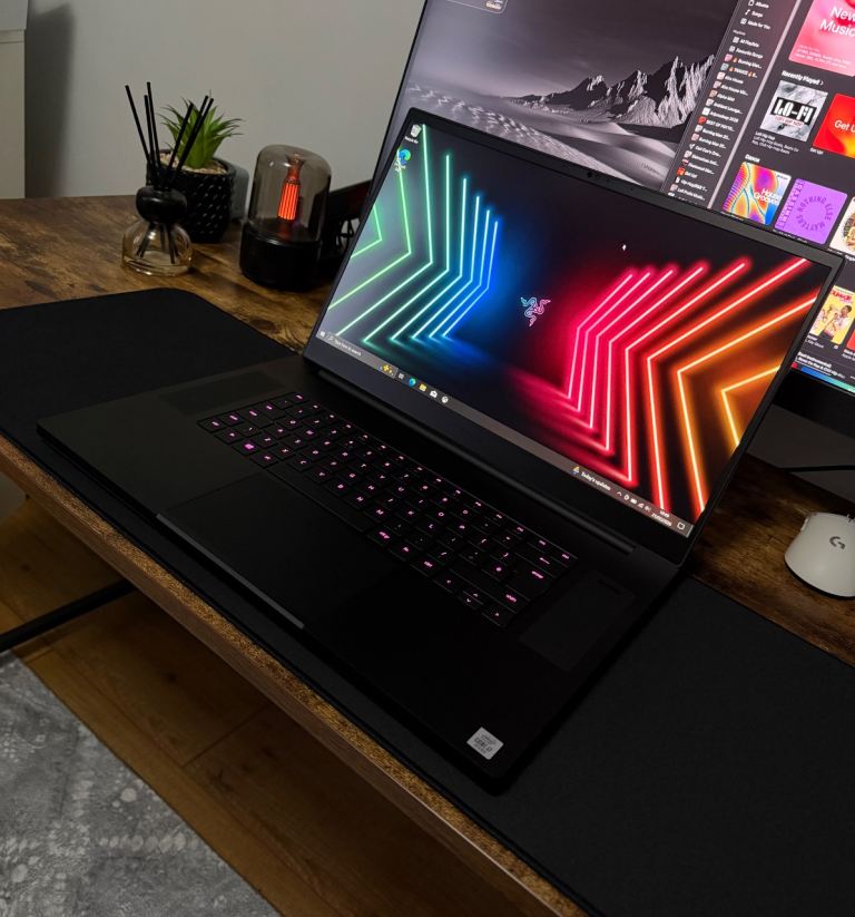 Razer Blade Pro 17 - 17.3” 360 Hz, Core i7, RTX 3070