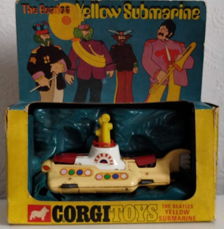corgi 803 beatles yellow submarine 1971 in fair condition in original box