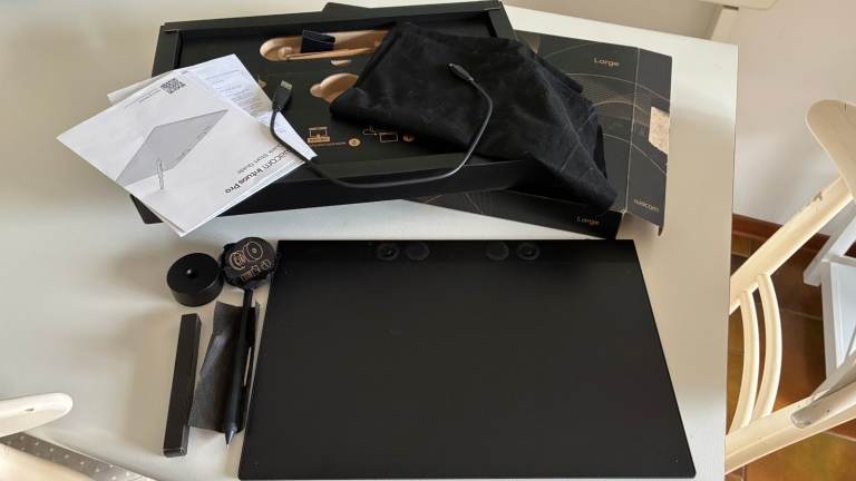 Wacom Intuos Pro Large (2025) – Like New, Boxed