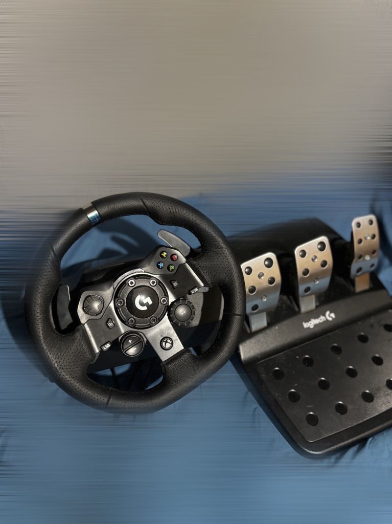 Logitech G923 Racing wheel for Xbox and Pc