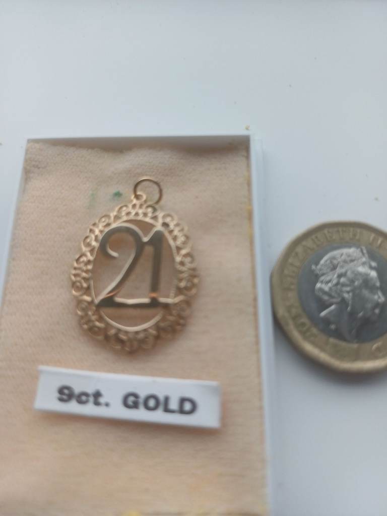 Beautiful New 21 9ct Gold Pendant 