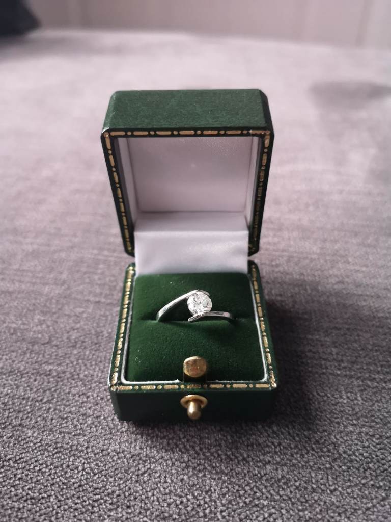 18ct White Gold Solitaire ring 
