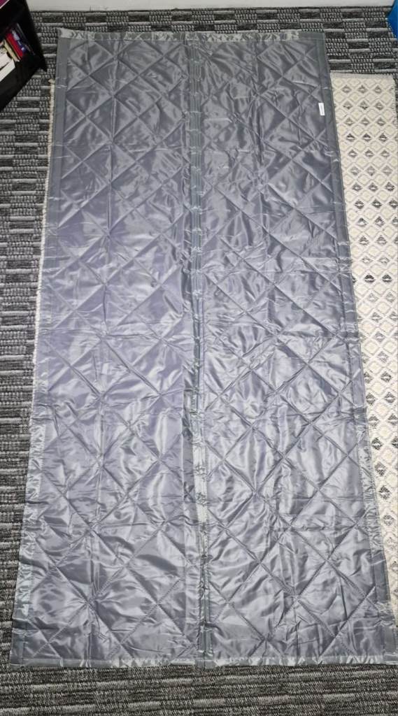 Magnetic door screen 