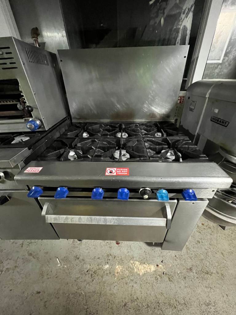 IMPERIAL GAS 6 RING  HIGH FLAME COOKER AND UNDER OVEN  CATERING COMMERCIAL KITCHEN EQUIPMENT