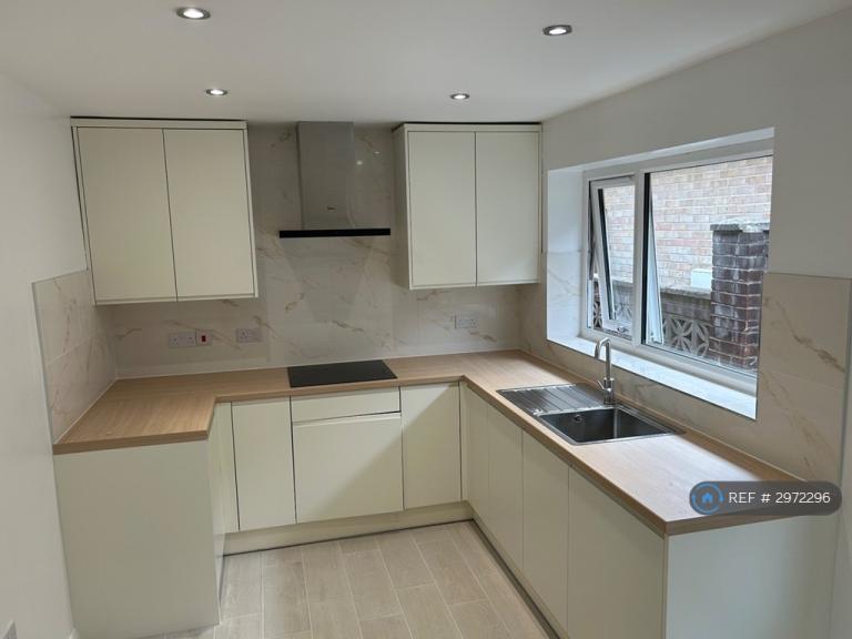 3 bedroom house in Anzac Close, Peacehaven, BN10 (3 bed) (#2972296)