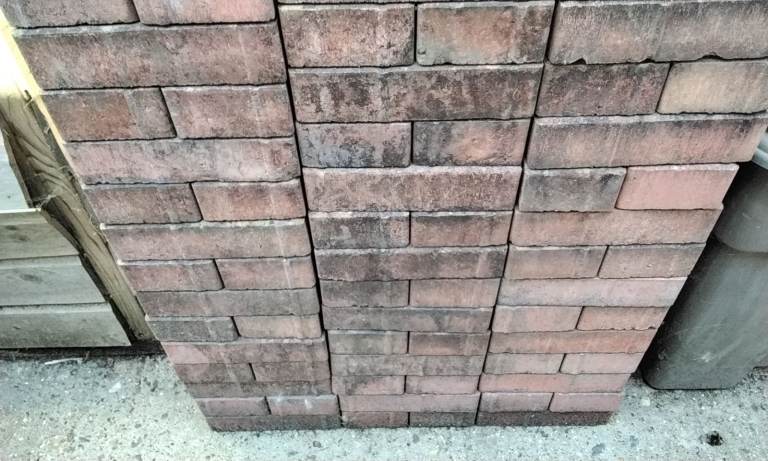Block paving brindle