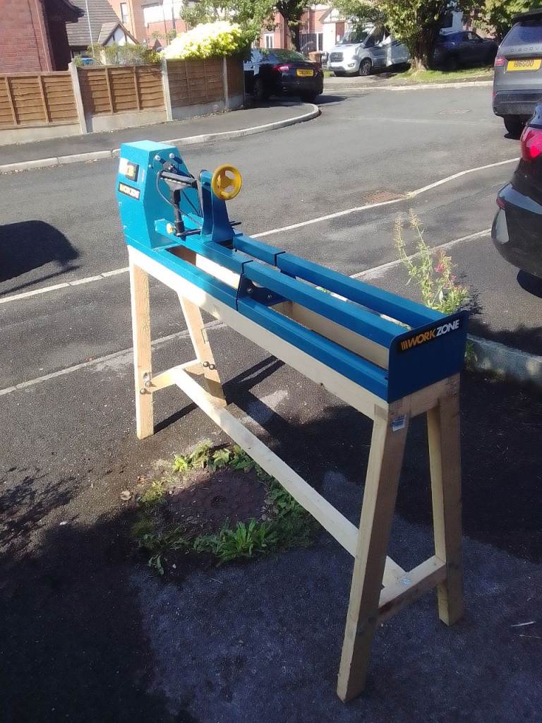 Wood turning lathe