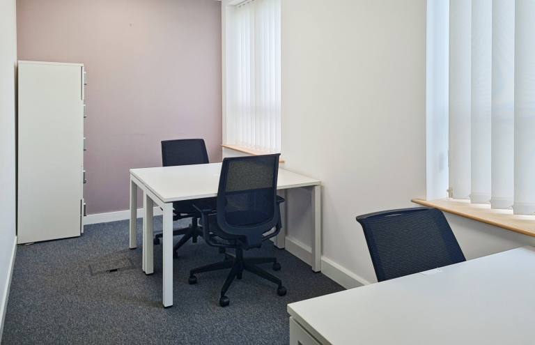 Chippenham - SN14 0GT \ Rent a Small Office