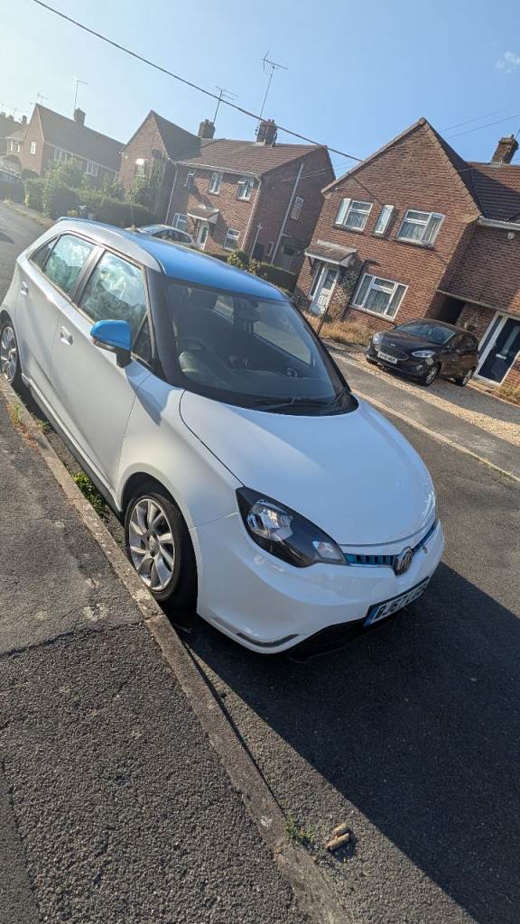 MG3 2017 White & Blue Reliable Petrol Car 